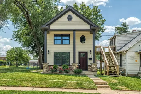 1048 Pine St, Saint Charles, MO 63301