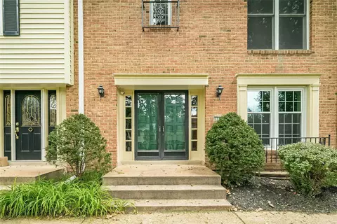 13362 La Barge Dr, Saint Louis, MO 63141