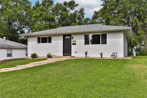 7725 Clevedon St, Affton, MO 63123
