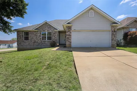 8404 Weber Trails Dr, Saint Louis, MO 63123