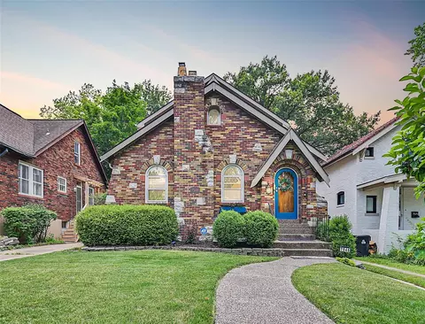 7546 Teasdale Ave, Saint Louis, MO 63130