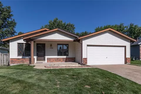 1129 Holly River Dr, Florissant, MO 63031