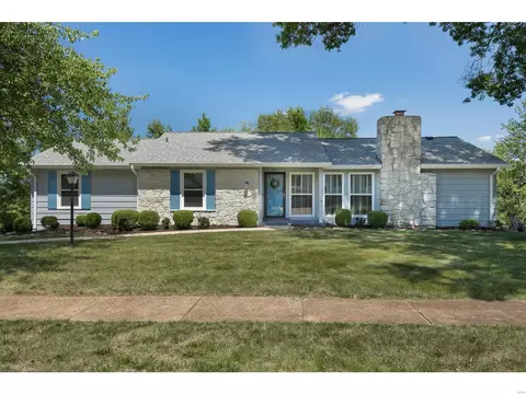 1416 Mont Dore Dr, Manchester, MO 63021