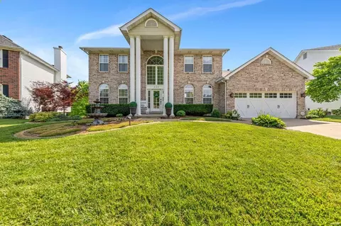 224 E Governor Pl, Saint Charles, MO 63301