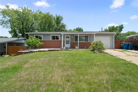 12546 Roth Hill Dr, Maryland Heights, MO 63043