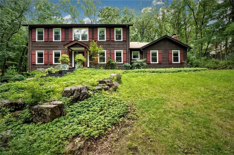 2266 Ridgley Woods Dr, Chesterfield, MO 63005