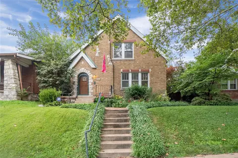 5613 S Broadway St, Saint Louis, MO 63111