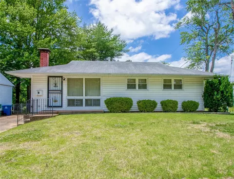 9767 Scottdale Dr, Saint Louis, MO 63136