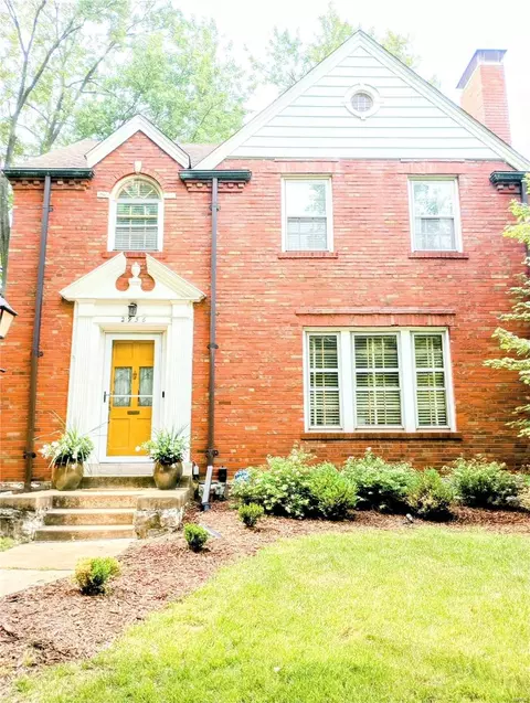 2956 Ridgeview Dr, Saint Louis, MO 63121