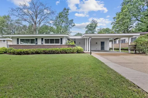 465 Ridge Dr, Florissant, MO 63033