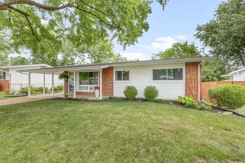 2310 Saint Robert Ln, Saint Charles, MO 63301