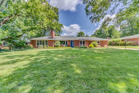 12327 Matthews Ln, Saint Louis, MO 63127