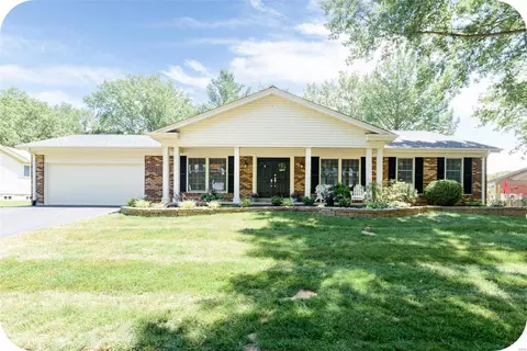 1530 Woodroyal West Dr, Chesterfield, MO 63017