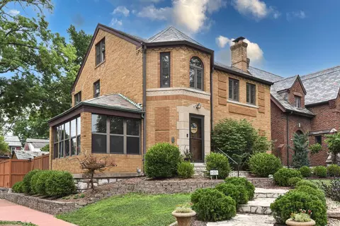 6253 Murdoch Ave, Saint Louis, MO 63109