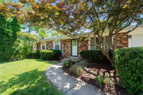 2 Cross Trail Ln, Saint Peters, MO 63376