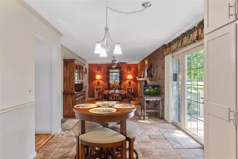2 Carr Cir, O'fallon, MO 63366 photo 9