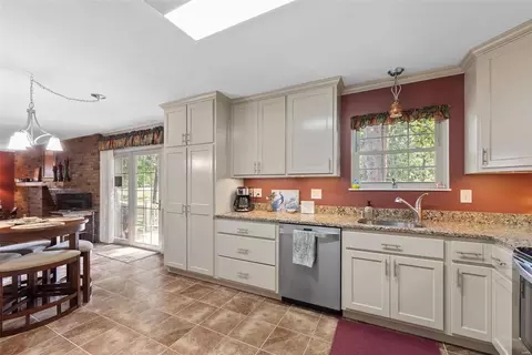 2 Carr Cir, O'fallon, MO 63366 photo 5