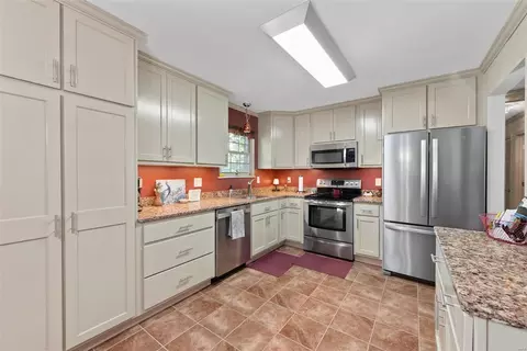 2 Carr Cir, O'fallon, MO 63366 photo 6