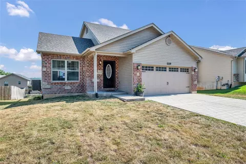 1119 Marathon Dr, Foristell, MO 63348