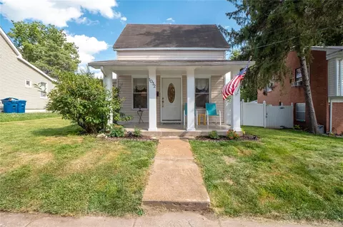 1032 Pine St, Saint Charles, MO 63301