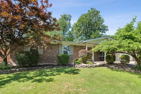 608 Twig Ln, Saint Louis, MO 63125