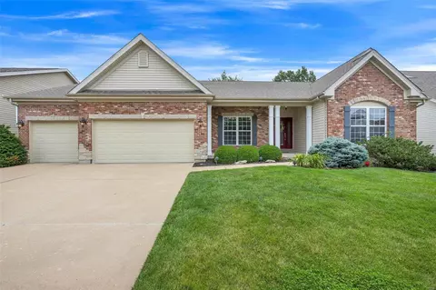 3114 Brook Hollow Dr, O'fallon, MO 63366