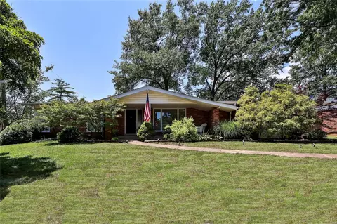 355 Meadowbrook Dr, Ballwin, MO 63011
