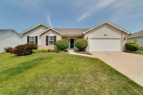 1195 Sweeping Oaks Dr, Saint Charles, MO 63304