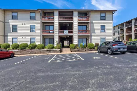 1467 Summergate Pkwy #N, St Peters, MO 63303