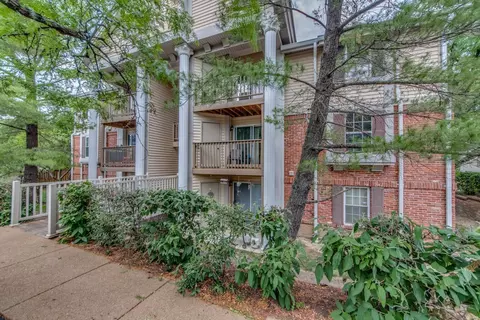 701 Ridgeside Dr #J, Ballwin, MO 63021