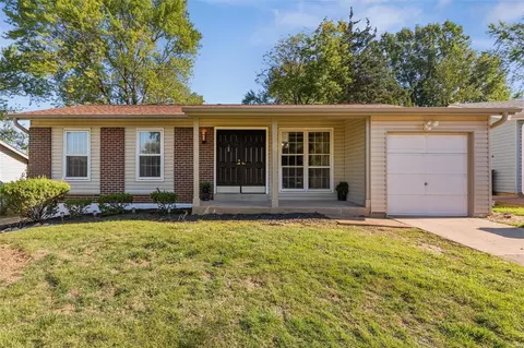 11684 Altozano Ln, Florissant, MO 63033