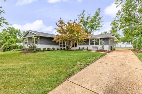 233 Saint Marys Dr, Ballwin, MO 63021 photo 2