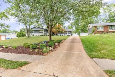 233 Saint Marys Dr, Ballwin, MO 63021
