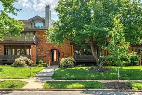130 N Central Ave #A, Clayton, MO 63105