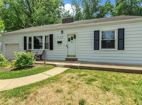 712 Juanita Ave, Glendale, MO 63122