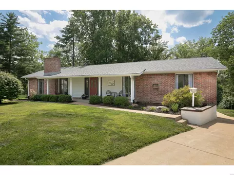 4 Hideaway Ln, Ballwin, MO 63011 photo 3