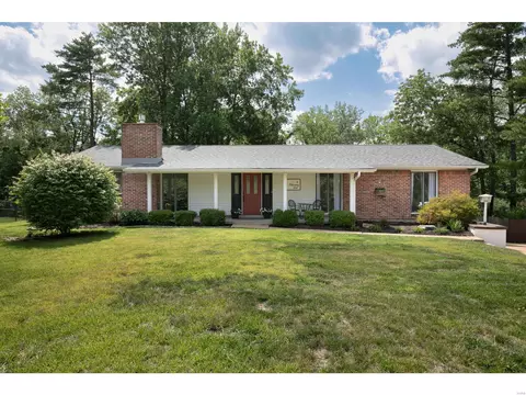 4 Hideaway Ln, Ballwin, MO 63011 photo 2