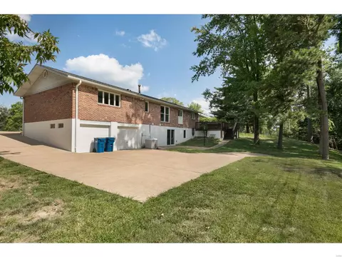 4 Hideaway Ln, Ballwin, MO 63011 photo 8