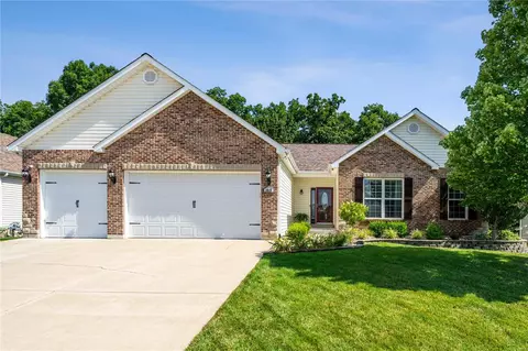 1015 Roosevelt Dr, Wentzville, MO 63385