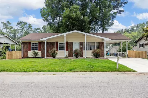 12 Saint Luke Dr, Saint Peters, MO 63376