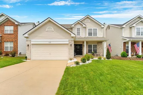 575 Bluffs View Ct, Eureka, MO 63025