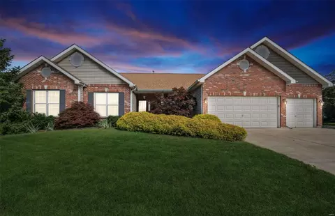 2083 Roselake Cir, Saint Peters, MO 63376