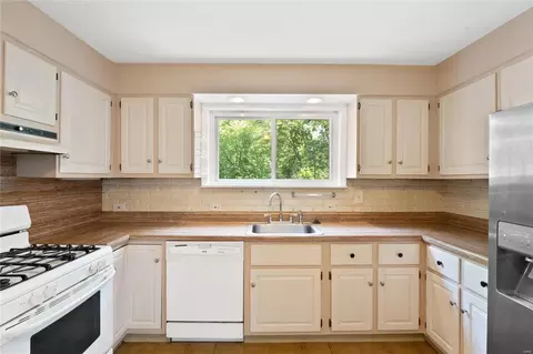 709 E Jackson Rd, Saint Louis, MO 63119 photo 12