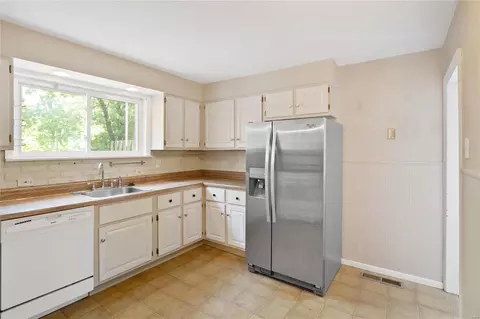 709 E Jackson Rd, Saint Louis, MO 63119 photo 9