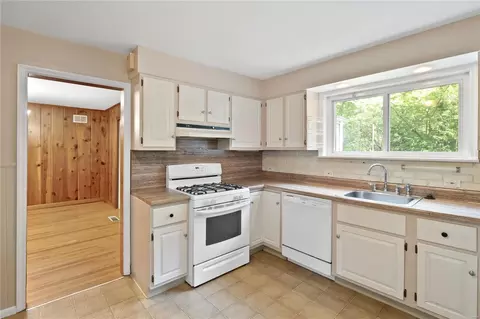 709 E Jackson Rd, Saint Louis, MO 63119 photo 10