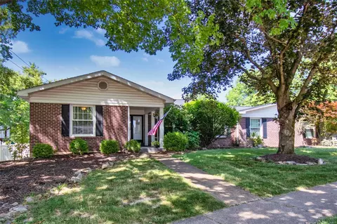 1795 Seven Pines Dr, Saint Louis, MO 63146