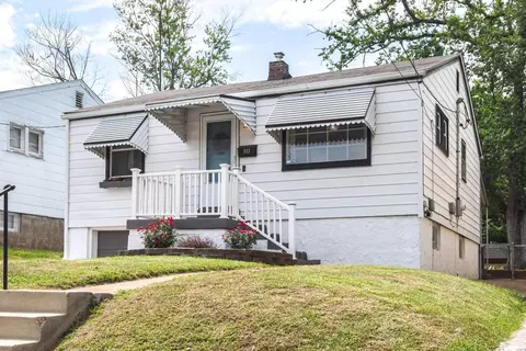 911 Pardella Ave, Saint Louis, MO 63125
