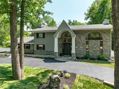 2001 N Geyer Rd, Saint Louis, MO 63131
