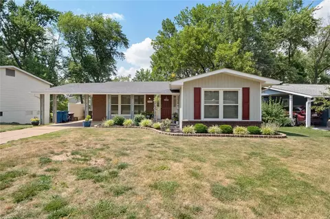 12469 Dawn Hill Dr, Maryland Heights, MO 63043
