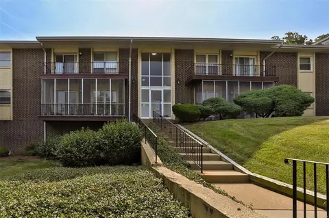 10375 Forest Brook Ln #H, Saint Louis, MO 63146